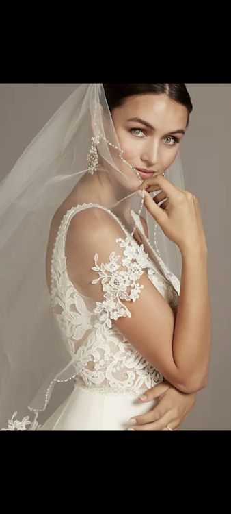 Lace applique pearl scalloped mid-length veil Lace Applique Pearl Scalloped Mid-Length Veil | David main image 4