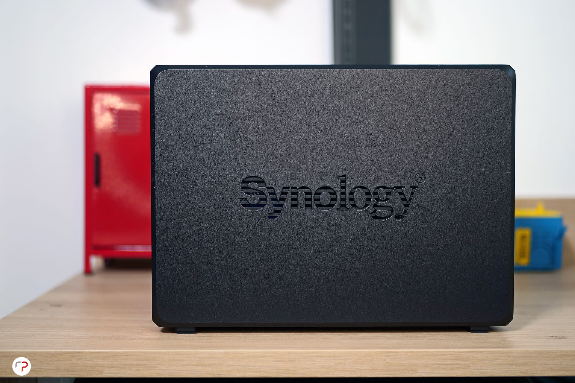 Synology DiskStation DS420+: vista laterale.