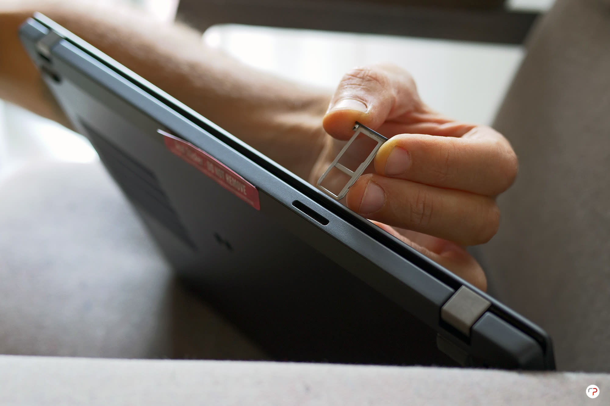 ThinkPad T14s: microSD e nano SIM.