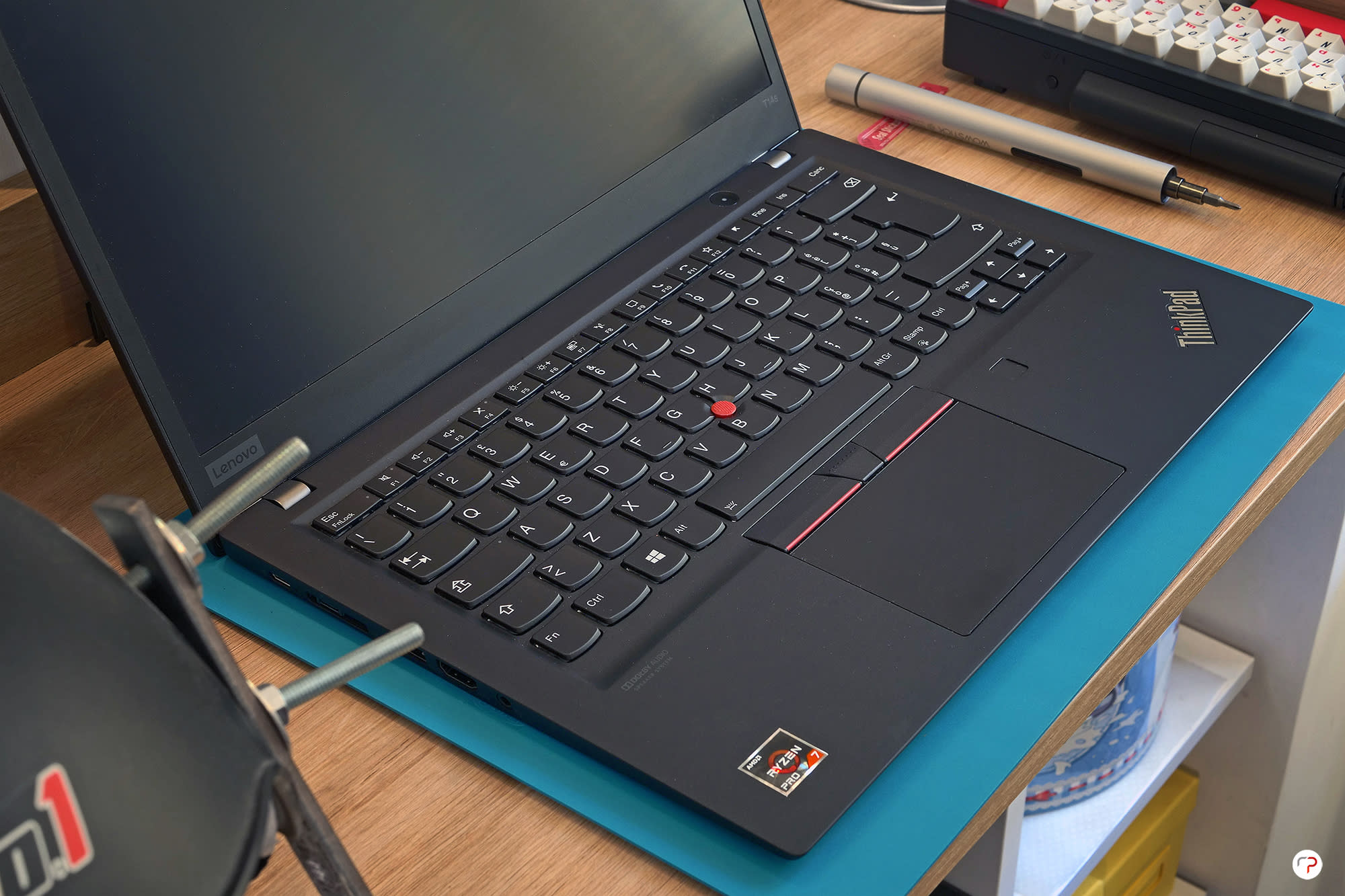 ThinkPad T14s: tastiera e touchpad.