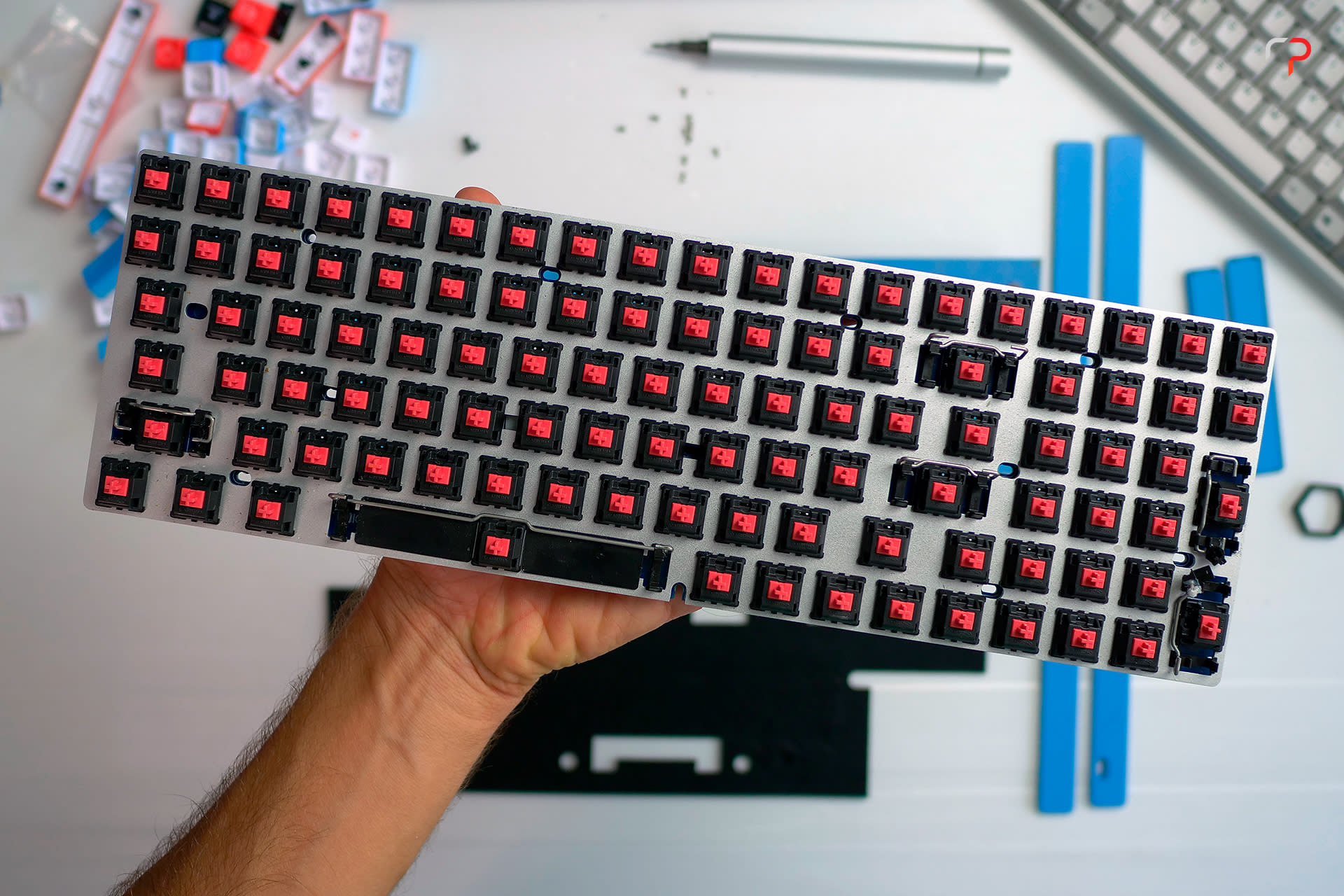 iQunix F96: switch Cherry MX.