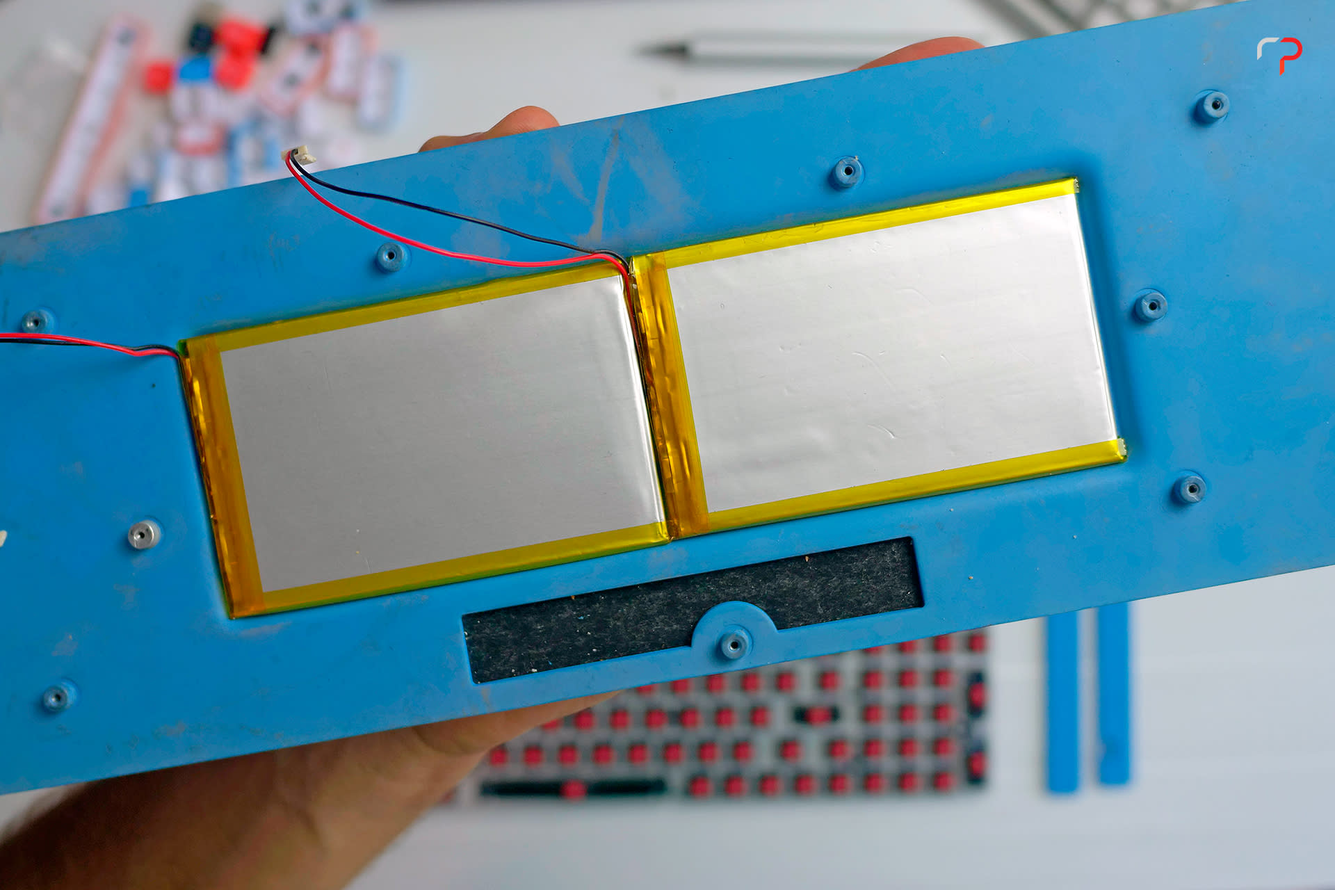 iQunix F96: le due batterie.