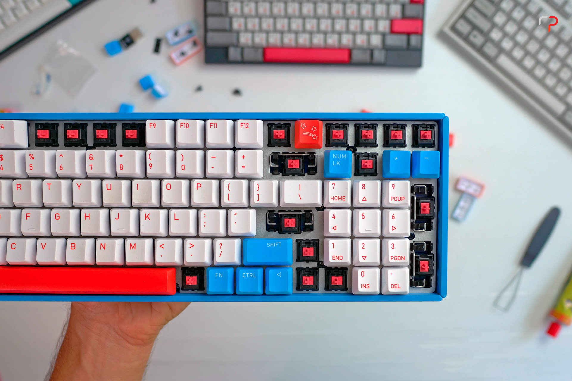 iQunix F96: keycaps e backplate.