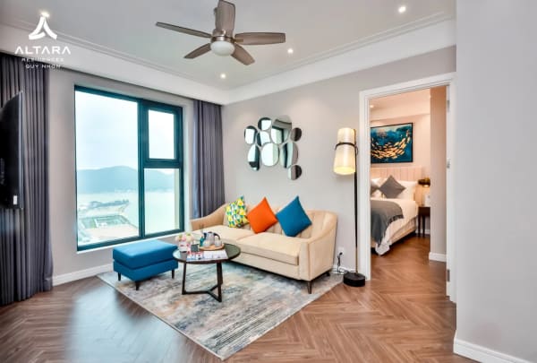 Altara Residences Quy Nhơn - Phòng khách căn hộ Altara với không gian hướng biển