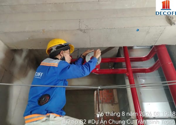 Thi công hệ thống đường ống kỹ thuật tại khu vực Tháp B2 Simona Heights.