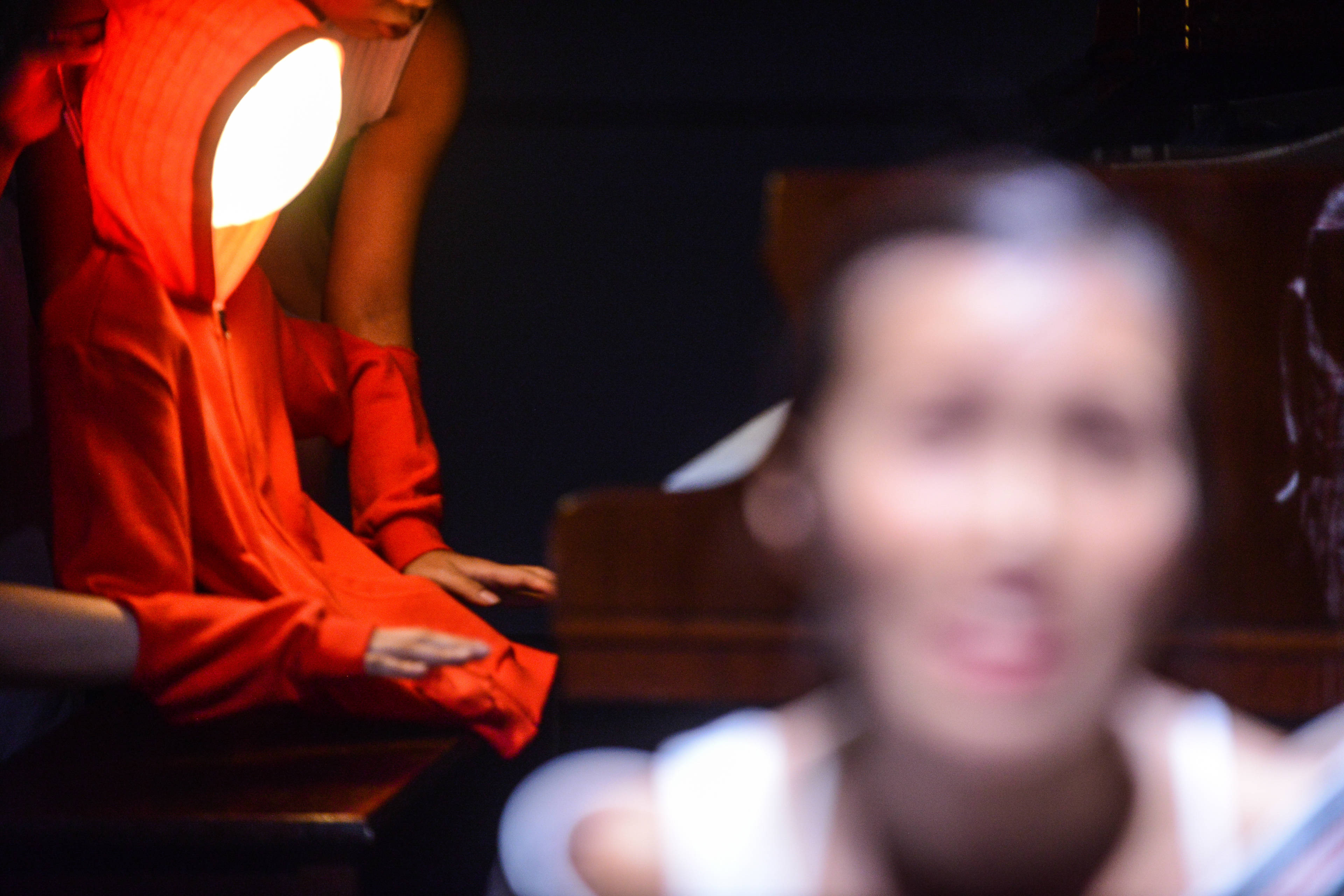 不過我們有一隻狗，是半芝娃娃，半松鼠狗，製作：《《不是女僕》》