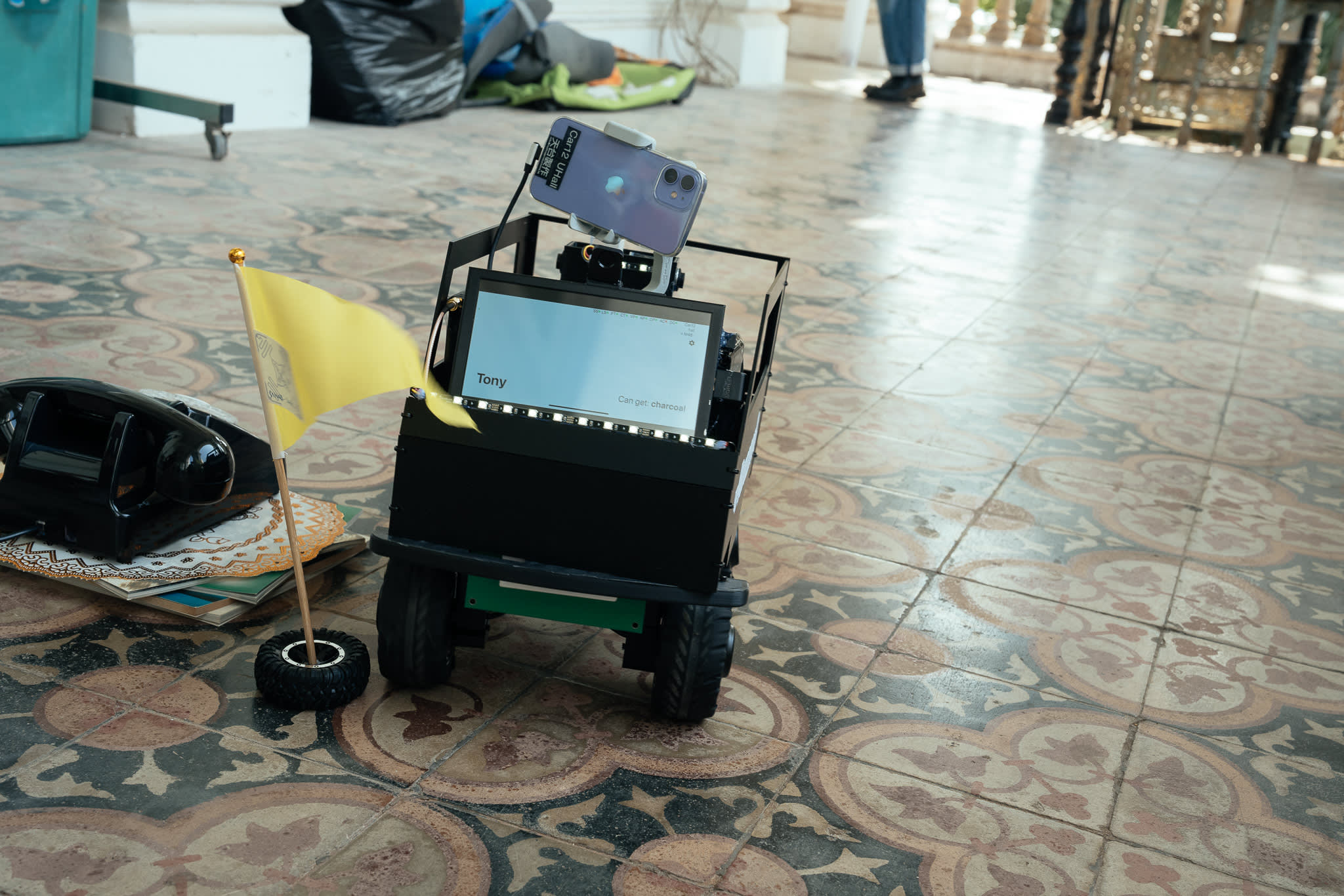 「三嫂」袁蘇妹，在大學堂擔任廚師和宿舍服務員等職務超過四十年。，製作：《《遙距在場》》