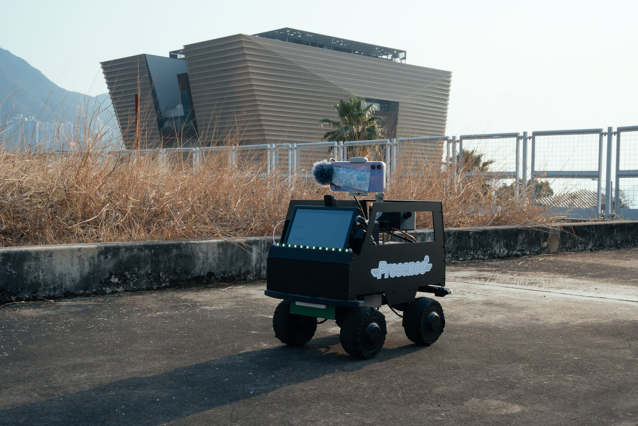 怎麼是監獄呀，殿下！，製作：《《遙距在場》》