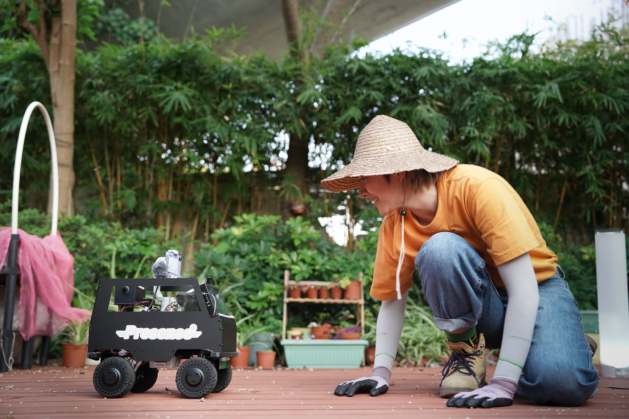 July is preparing for the spring sowing. Why don’t you catch up with this opportunity too? – from Presence