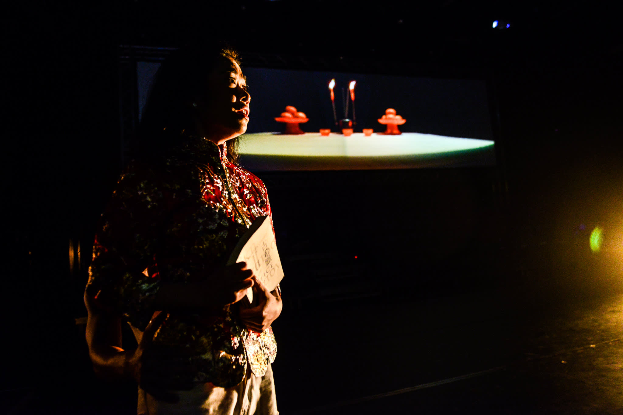 希臘的軍隊都默默地看著，但是他們也感到無能為力，製作：《《復仇變奏曲》》