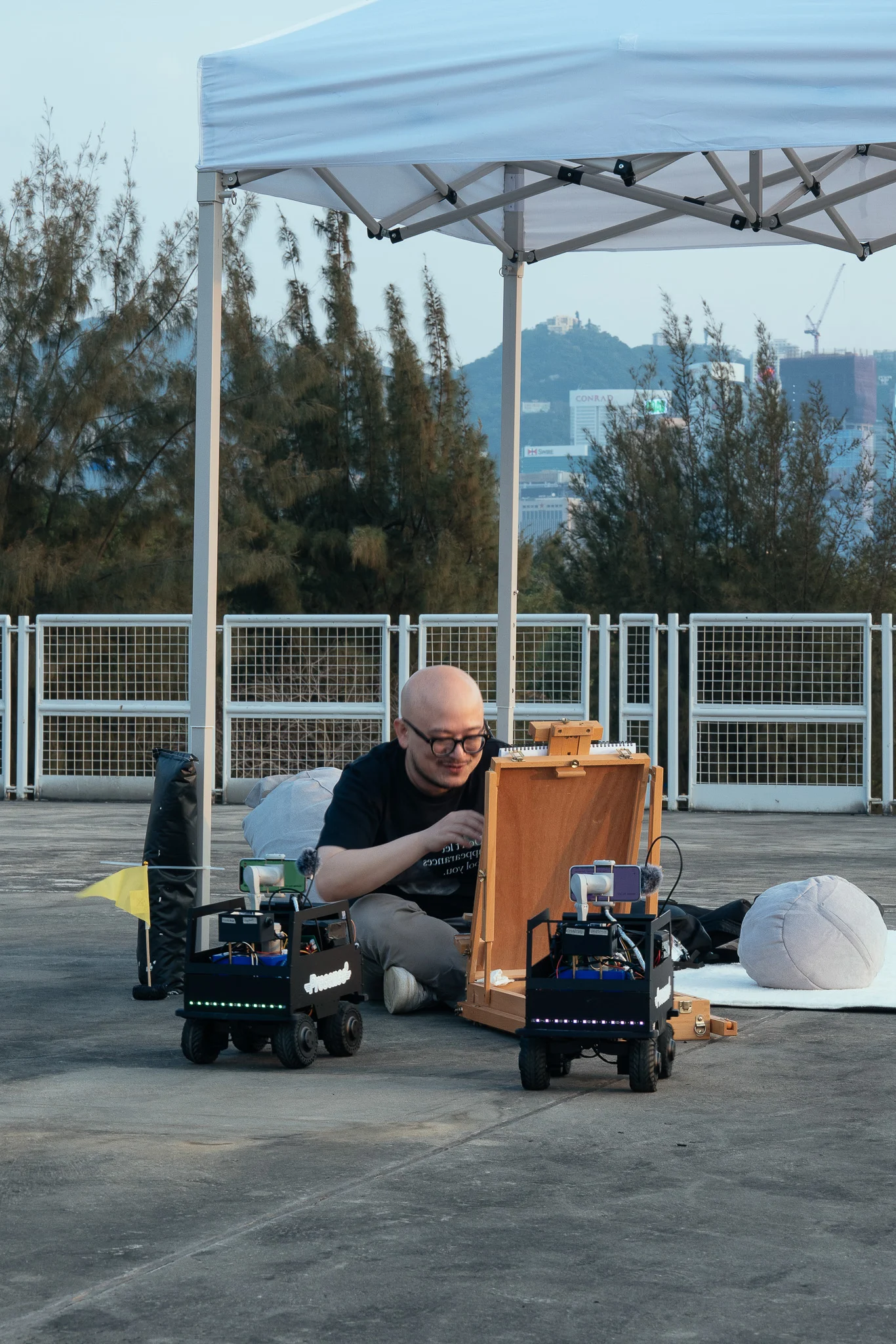 Alfie needs charcoal to draw; do you have any? Give it to Alfie!