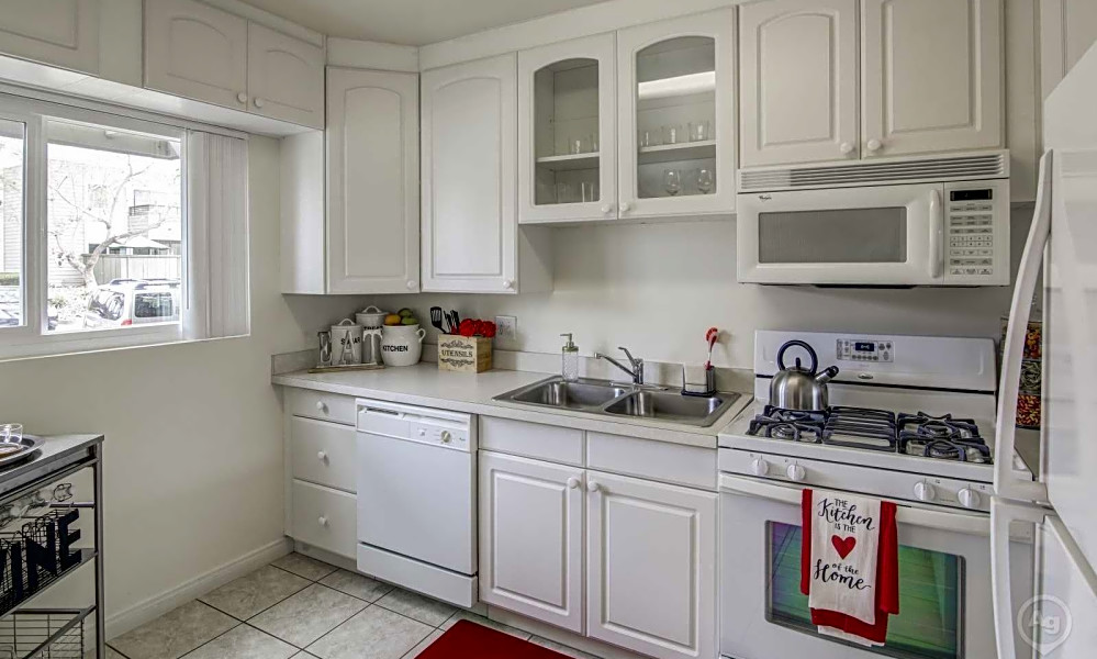 What apartments will 2,800 rent you in Point Loma Heights, right now?