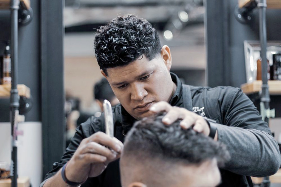 Barbershops Near Me in Oak Park  Find Best Barbers Open Near You!