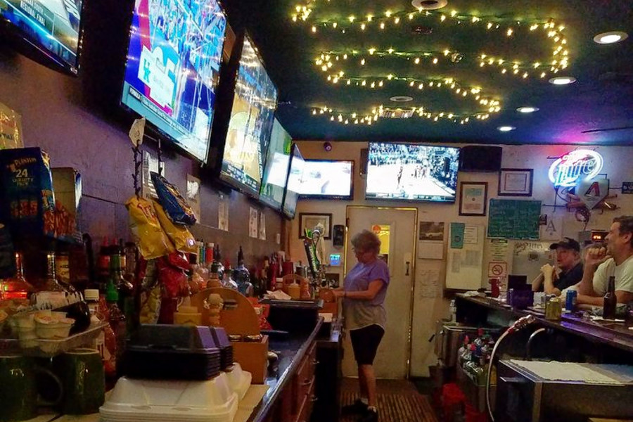 Check out 5 best affordable lounges in Phoenix