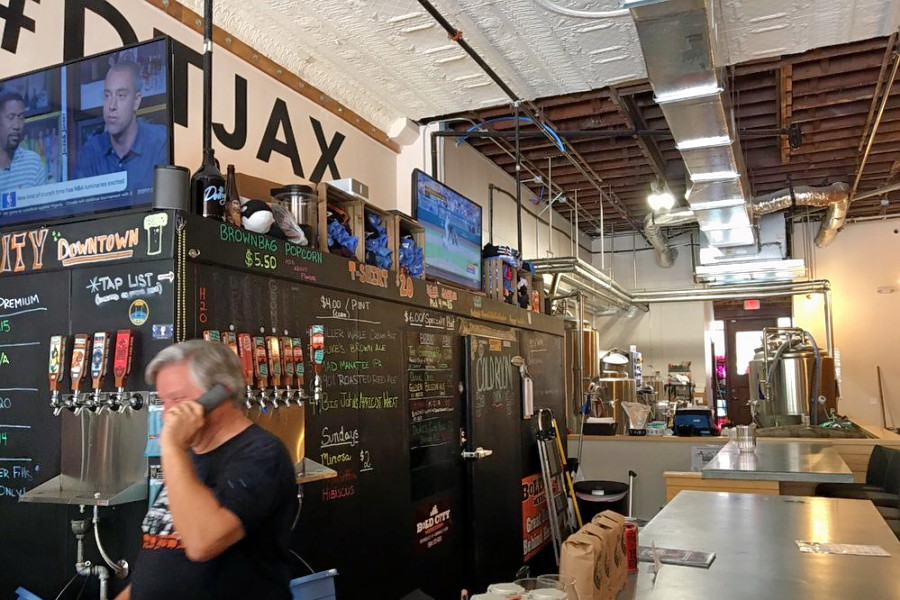 Jacksonville's 4 best bars (that won't break the bank)