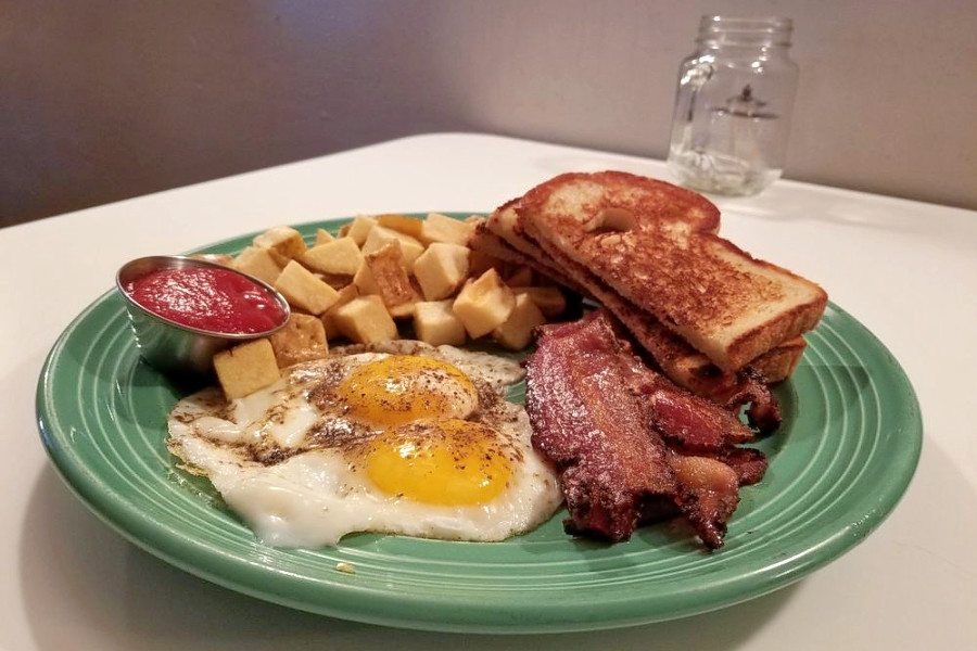 The 4 Best Traditional American Spots In Sacramento