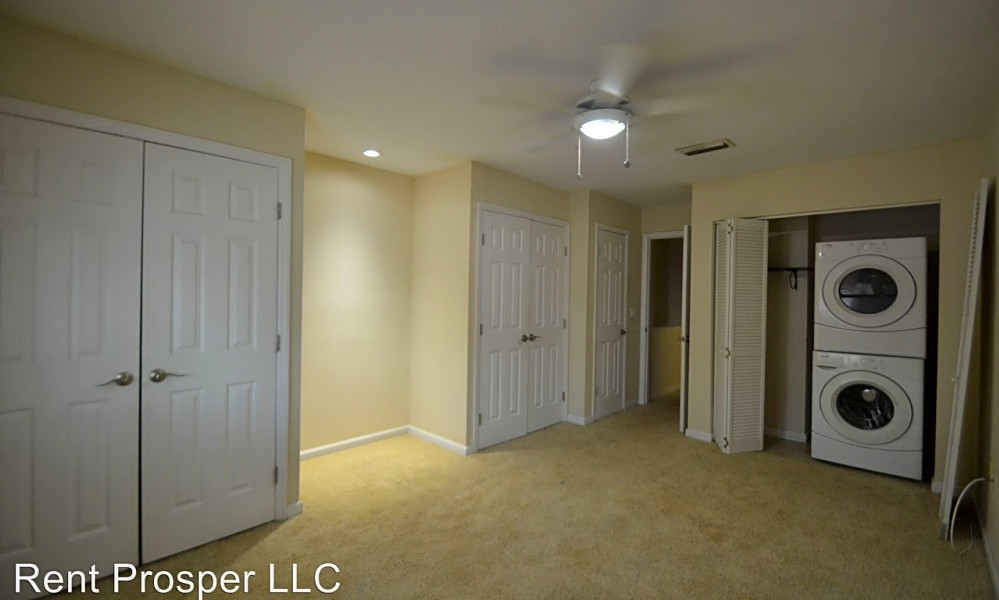 What apartments will 1,100 rent you in South Semoran, right now?