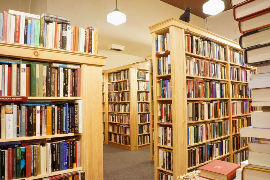 o Book Lovers Delight: The Best Bookstores In Cambridge