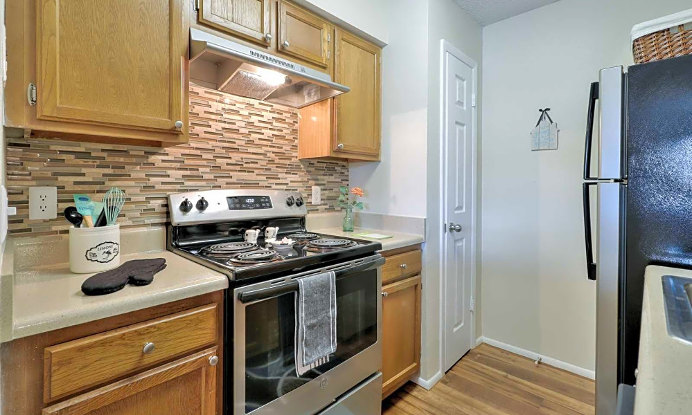 What apartments will 1,100 rent you in Baymeadows, today?