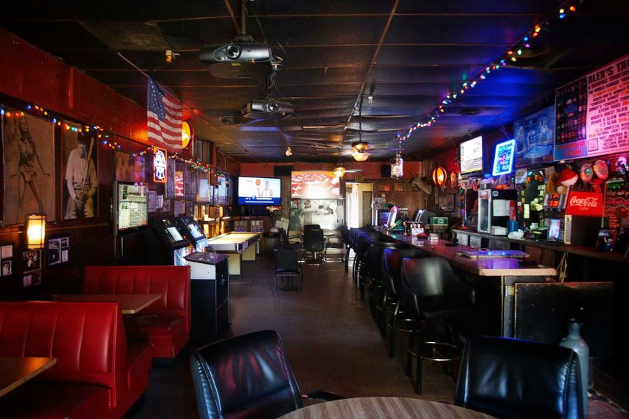 Top 4 dive bars to visit in Memphis
