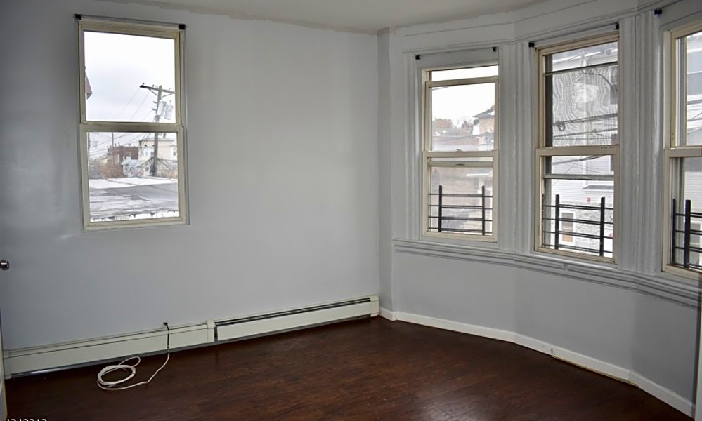 What apartments will 1,500 rent you in Weequahic, this month?