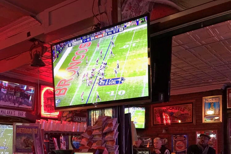 Batter Up Watch The World Series At One Of Detroit's Top Sports Bars