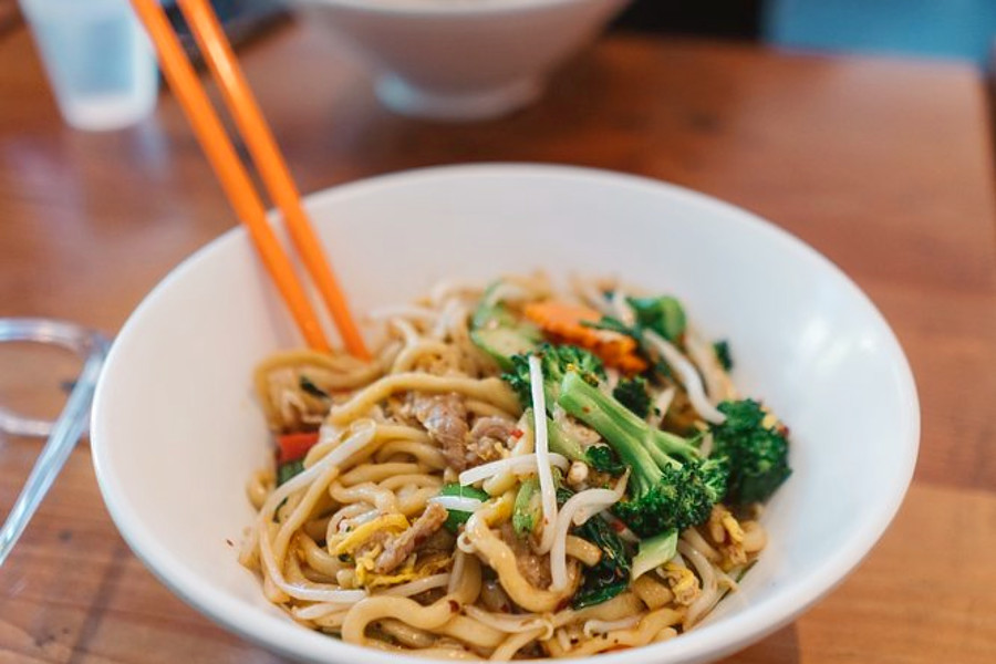 Toss noodle bar top