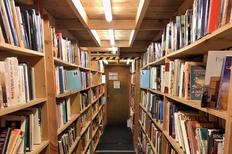 Check out 4 favorite affordable bookstores in Chicago