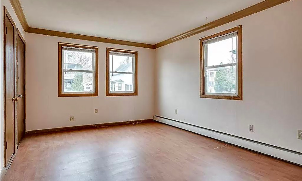 What apartments will $1,800 rent you in Lowry Hill East