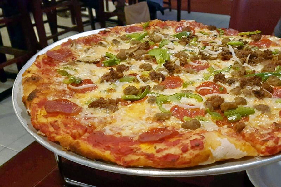 Top pizza choices in Beverly for takeout and dining in
