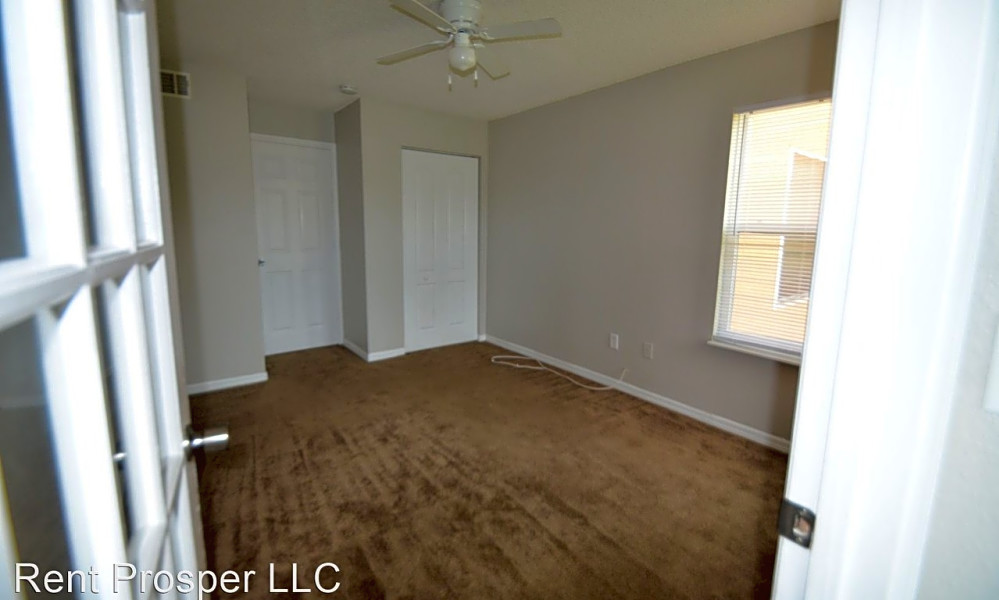 What apartments will 1,100 rent you in South Semoran, right now?