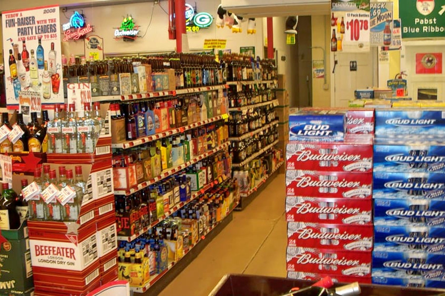 Your guide to the 3 most popular spots in Milwaukee's Downer Woods