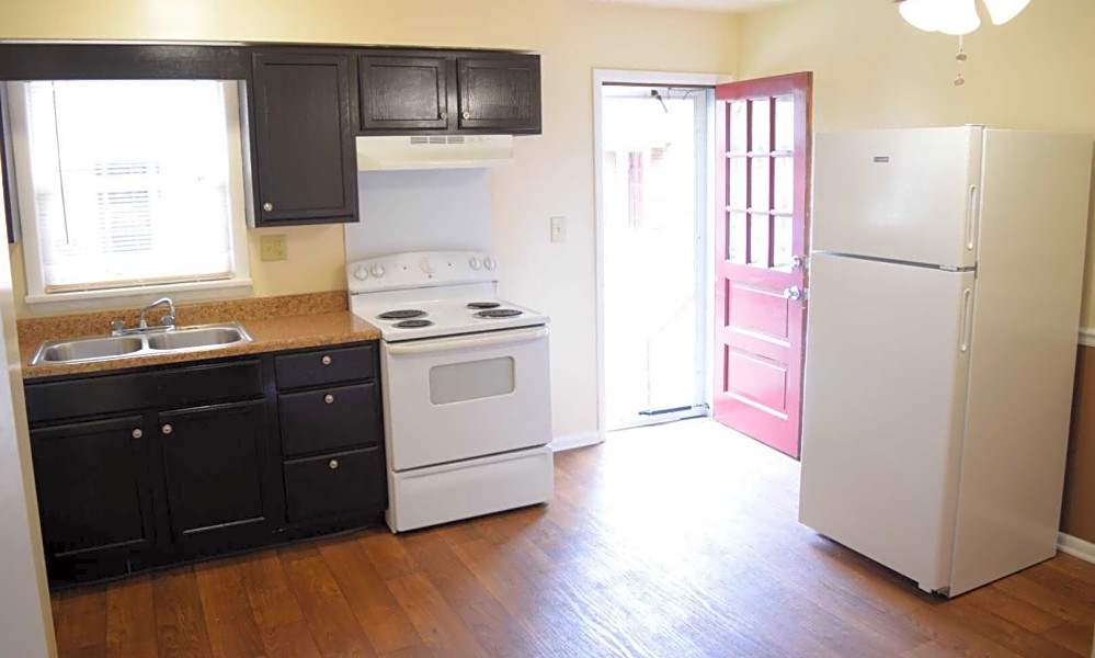 What apartments will 700 rent you in Bashford Manor, right now?