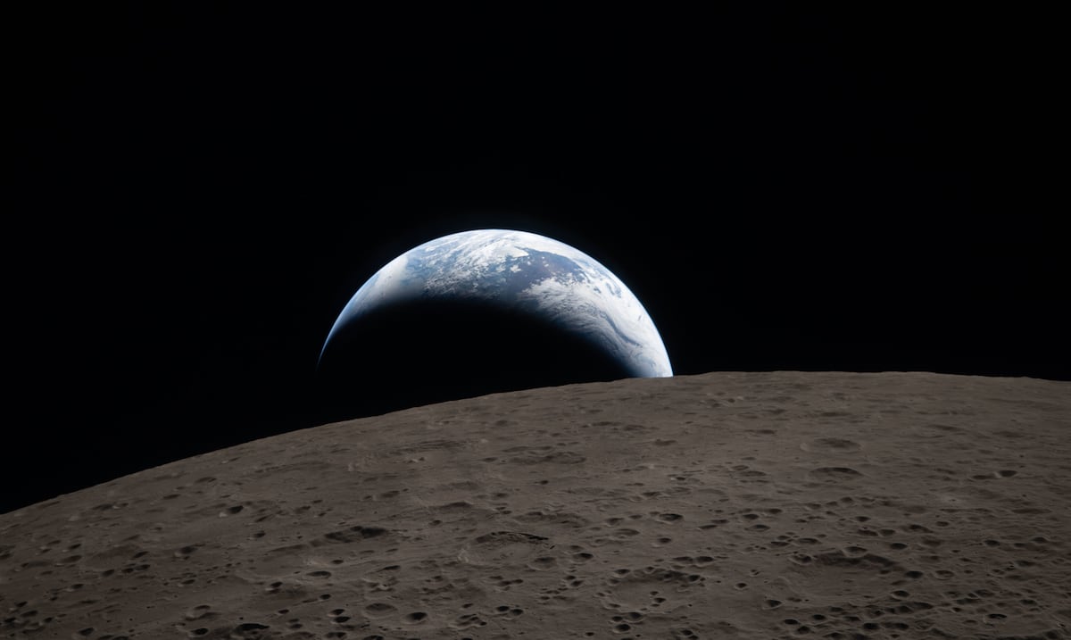 ¿La Luna tiene colores? Esto explica la ciencia sobre las imágenes virales de Artemis