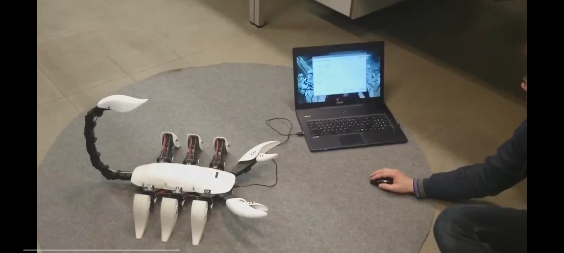 Scorpion Hexapod: el robot escorpión de seis patas creado por estudiantes en Bélgica
