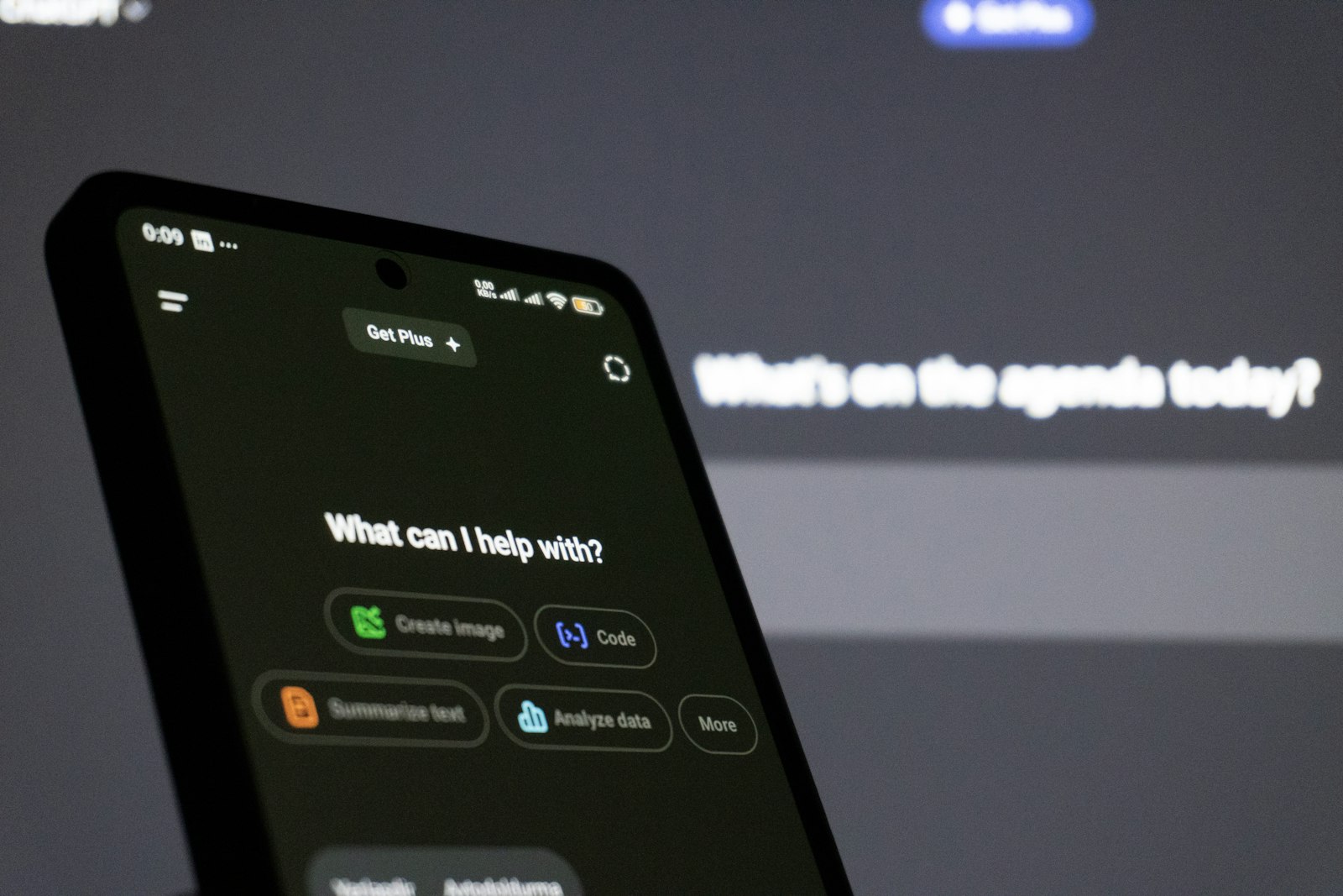 GPT-Live: OpenAI lanza modelo de voz full-dúplex que escucha y habla simultáneamente