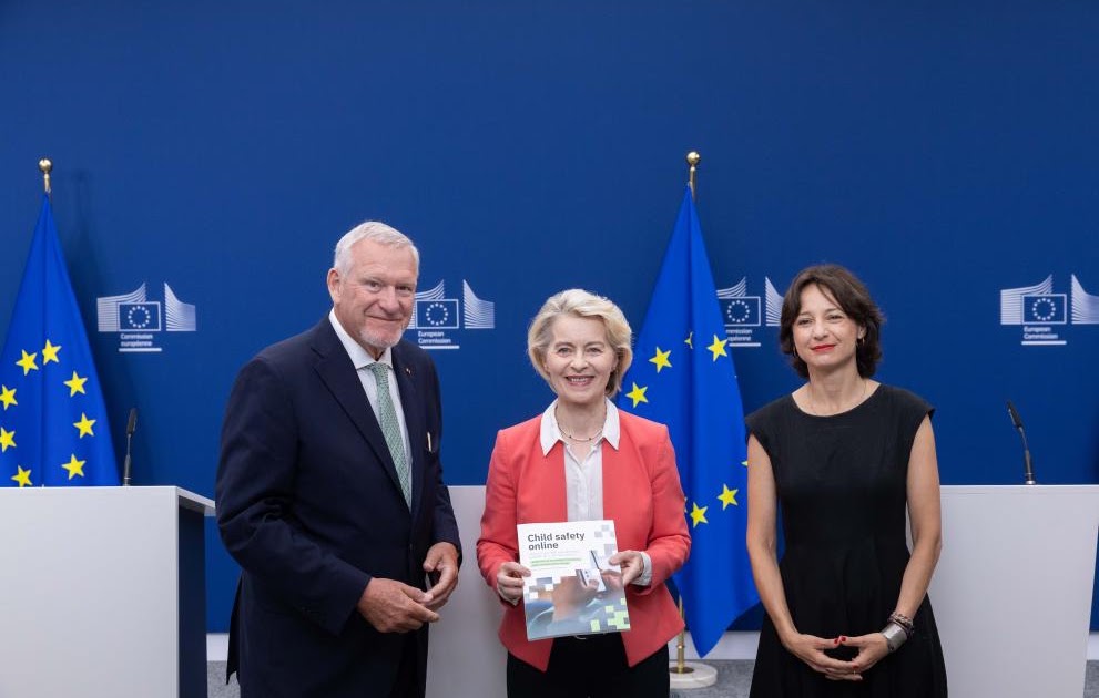 La Comisión Europea presenta el informe Child Safety Online para establecer límites a menores en internet