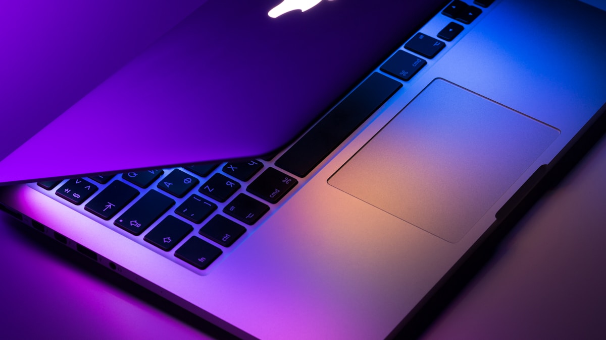 EE.UU. suaviza restricciones para que Apple acceda a chips de IA en los Emiratos Árabes Unidos