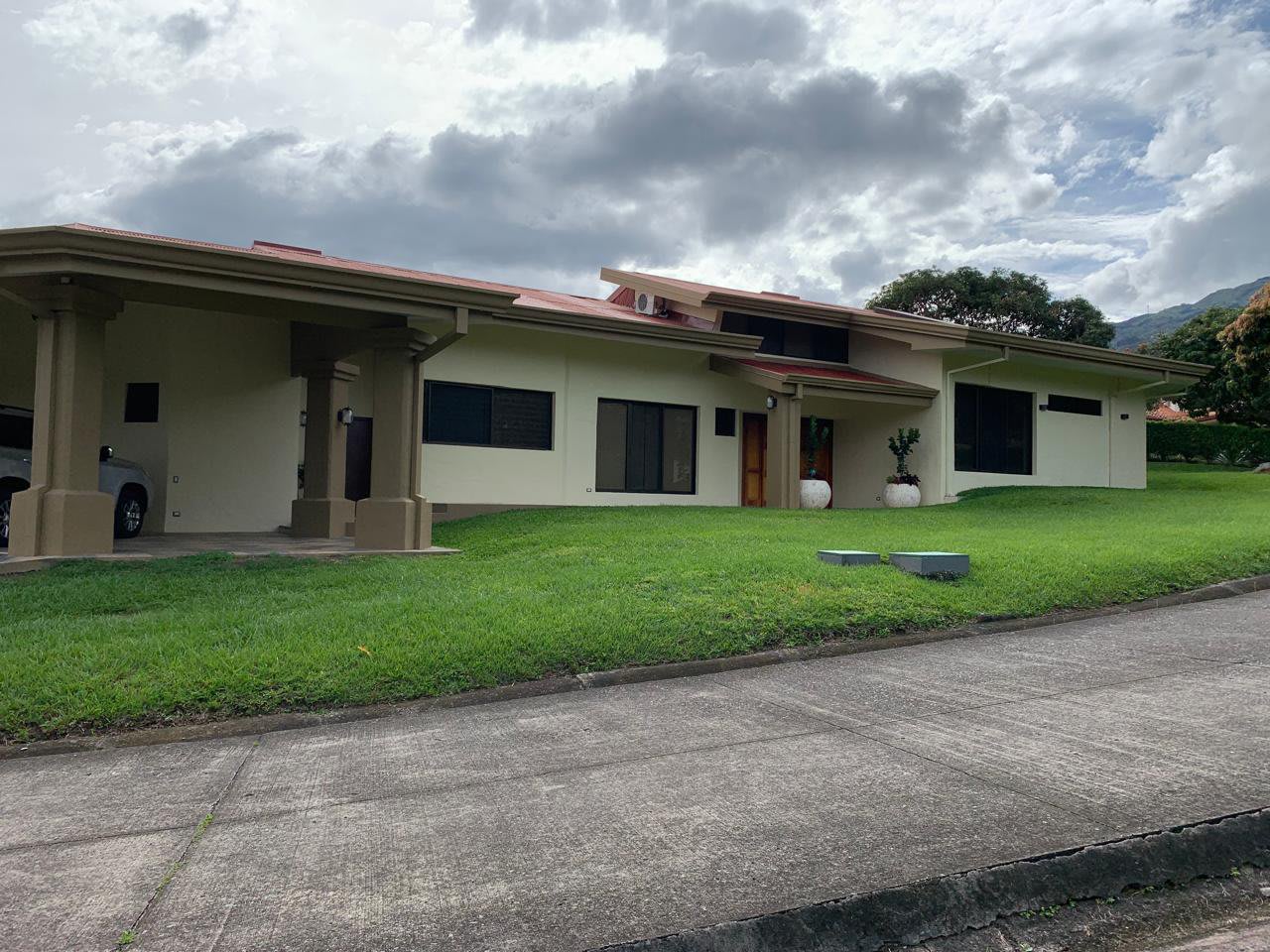 Casa de 1 planta en Piedades de Santa Ana