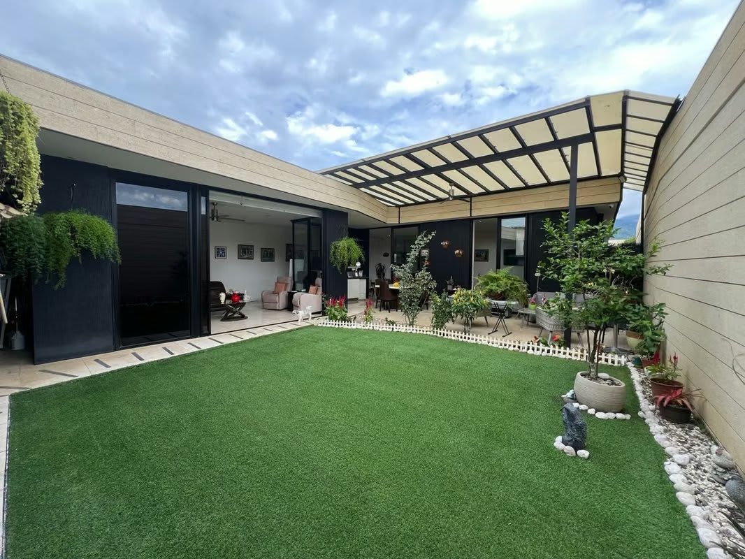 Casa de un nivel en Condominio Lindora.