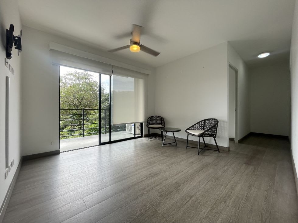 Apartamento con Amenidades Premium en Santa Ana