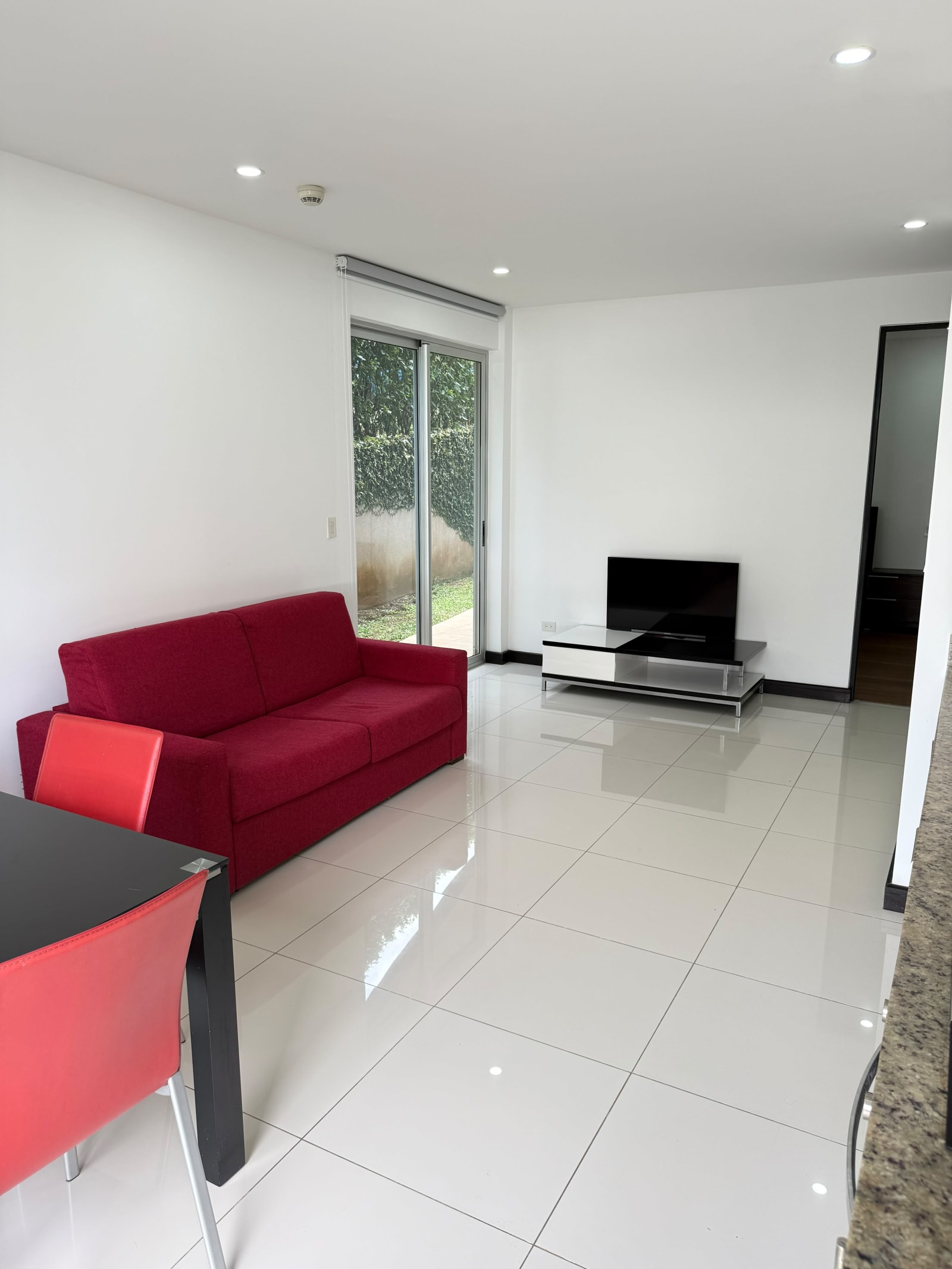 Apartamento semi-amoblado en Escazú
