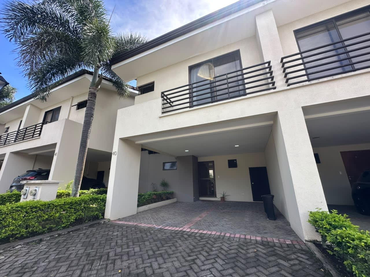 Increíble Casa de 3 habitaciones y 1 Oficina en Parques del Sol
