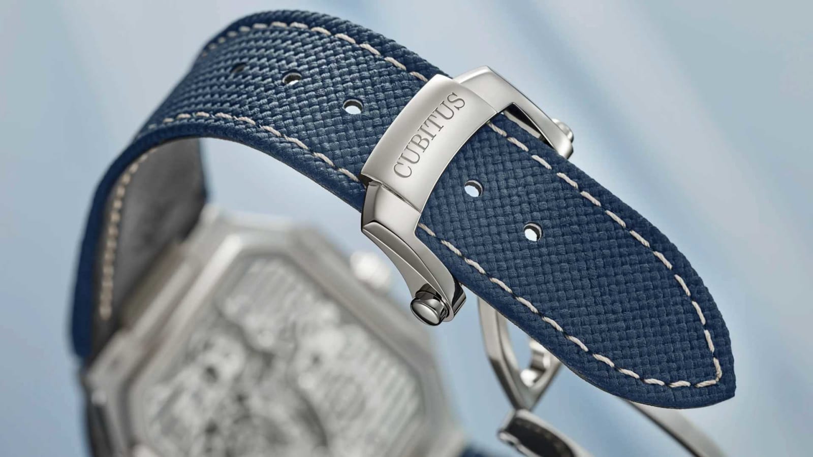 The navy composite strap and the Cubitus platinum clasp