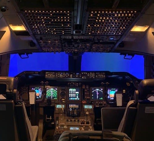 cockpit1_c993bb3e8e69f084e6eeea563b3cffd97b157d98.jpg