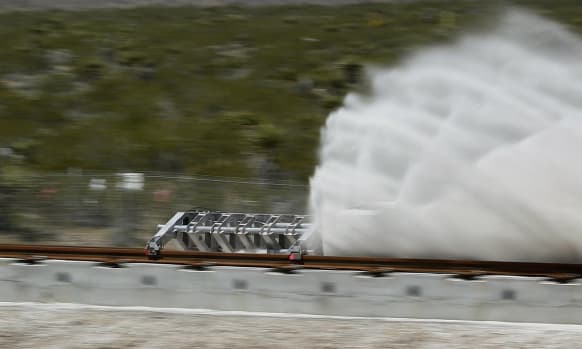 hyperloop_pod_51b2eb3ede1e6b7649128b8aada97f53d88a428c.jpg