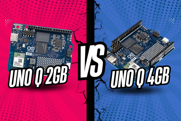 Hình ảnh hai bo mạch Arduino UNO Q đang so tài trực tiếp.