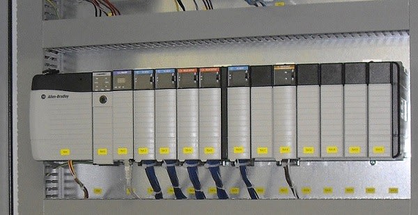 PLC_Allen_Bradley_4c313829247f6e505fd0ef0a4ed1351b74ef34a7.jpg