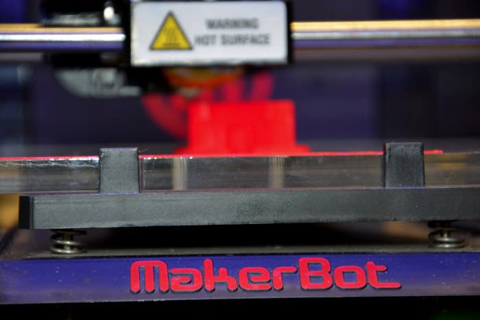 Makerbot_printing_700pxM1_1446cc6893441e5900fbf73c4dc8ee5f5470e48f.jpg