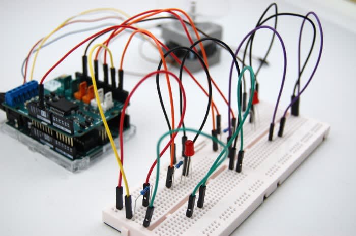 breadboard_circuit_8fe02447d7854b541e7bc3d359cdaa8dd4fc13bb.jpg